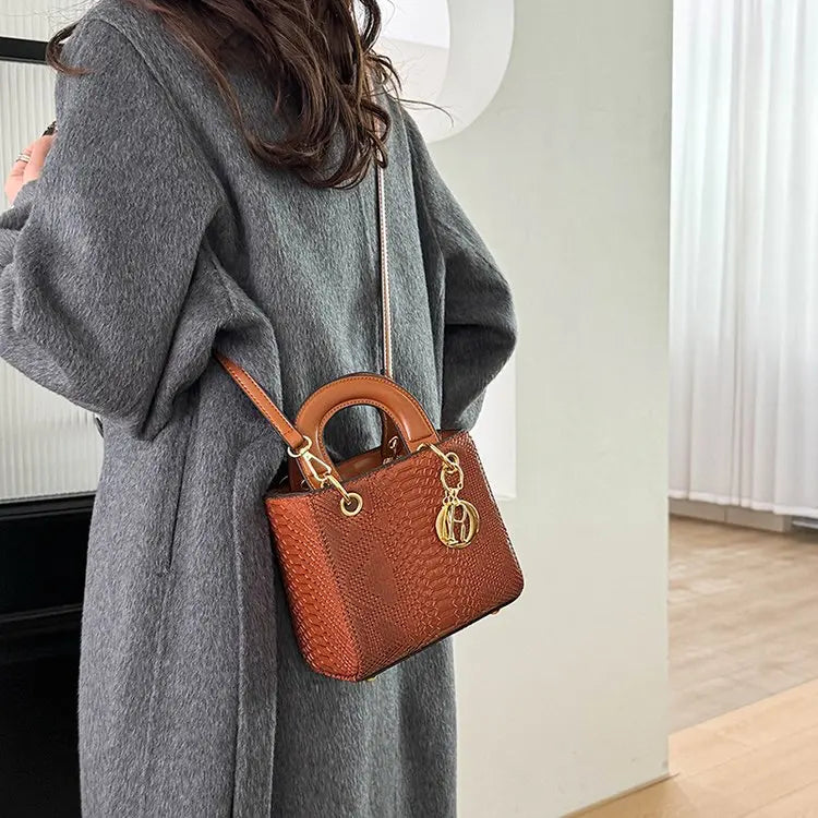 Elegant Crossbody Ladies Hand Bag High-end Luxury Leather Popular Classic Casual Simple Vintage Trendy Design Commuter Tote Bag