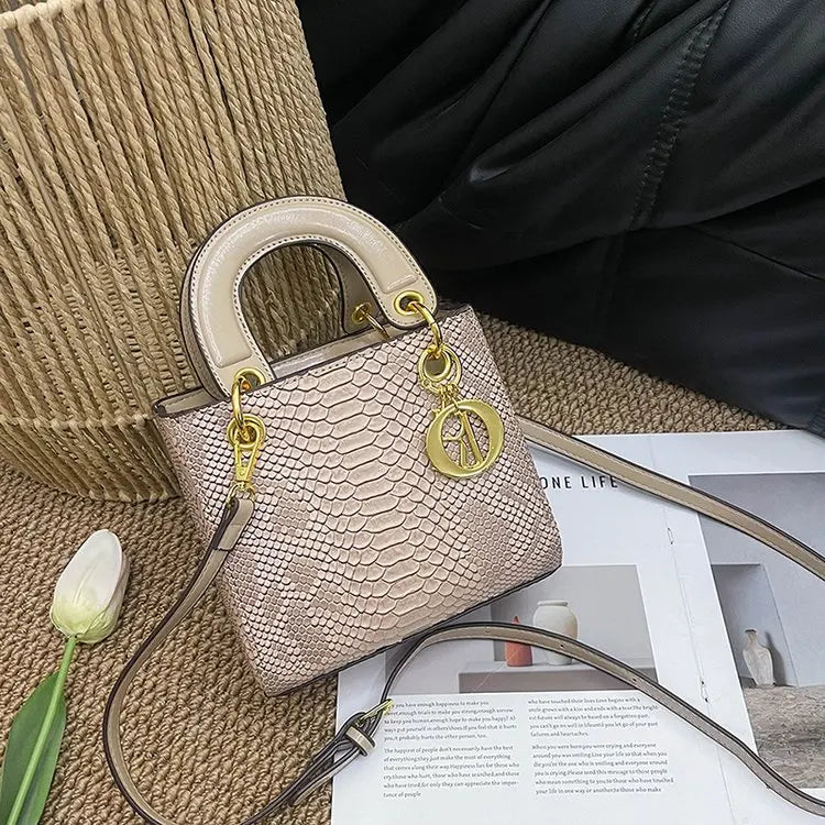 Elegant Crossbody Ladies Hand Bag High-end Luxury Leather Popular Classic Casual Simple Vintage Trendy Design Commuter Tote Bag