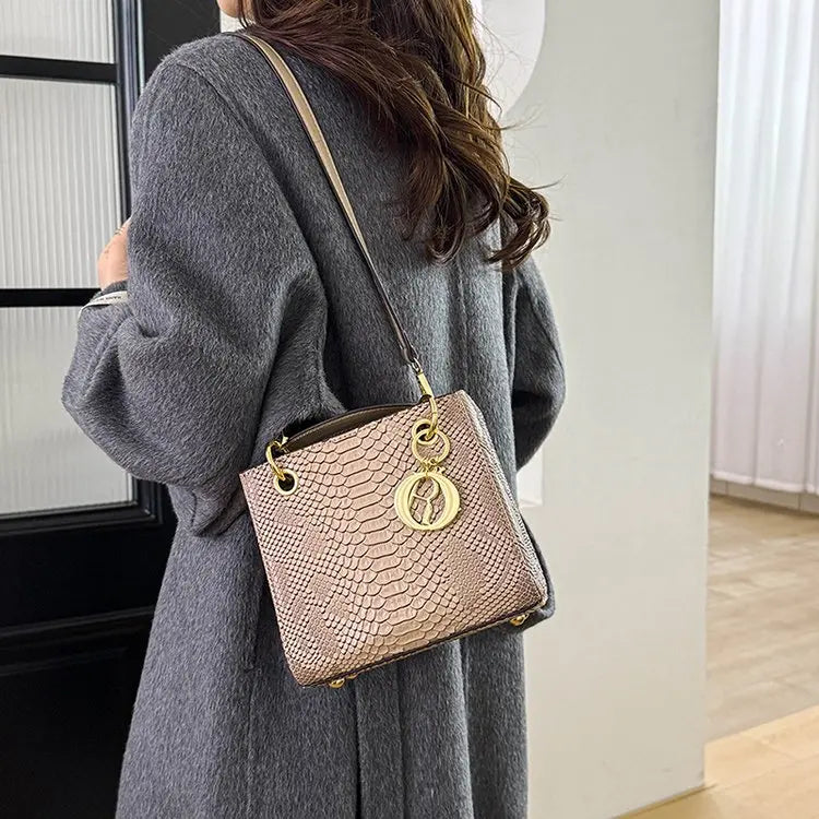 Elegant Crossbody Ladies Hand Bag High-end Luxury Leather Popular Classic Casual Simple Vintage Trendy Design Commuter Tote Bag