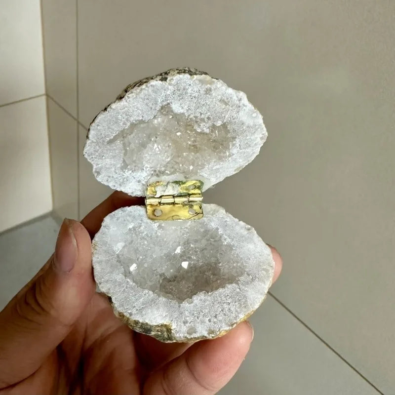 Natural Crystal Ring Box Moroccan Crystal Cave Jewelry Box Display Stand Rings Organizers Storage Container Valentine's Day Gift