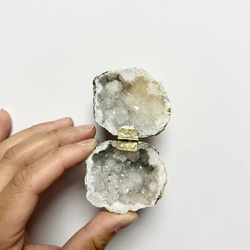 Natural Crystal Ring Box Moroccan Crystal Cave Jewelry Box Display Stand Rings Organizers Storage Container Valentine's Day Gift